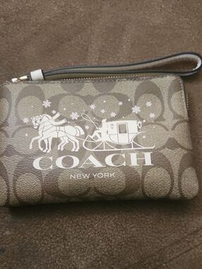 Coach Brown Signature Wristlet with White Coach Carriage Print NWOT